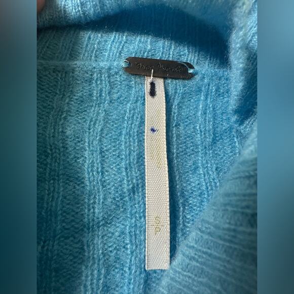 Free People 100% Cashmere Blue Turtleneck Cropped Women Sweater Size Small - Picture 6 of 7